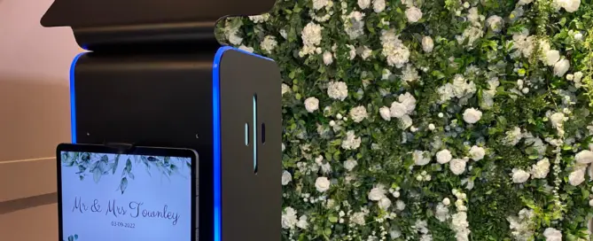 Luxury Photobooth Wild Green Flowerwall Redditch